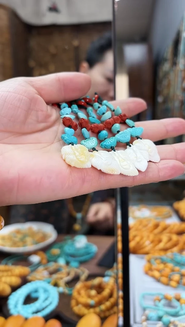 【闪购商品】琥珀裸石未镶嵌背云多样发其一