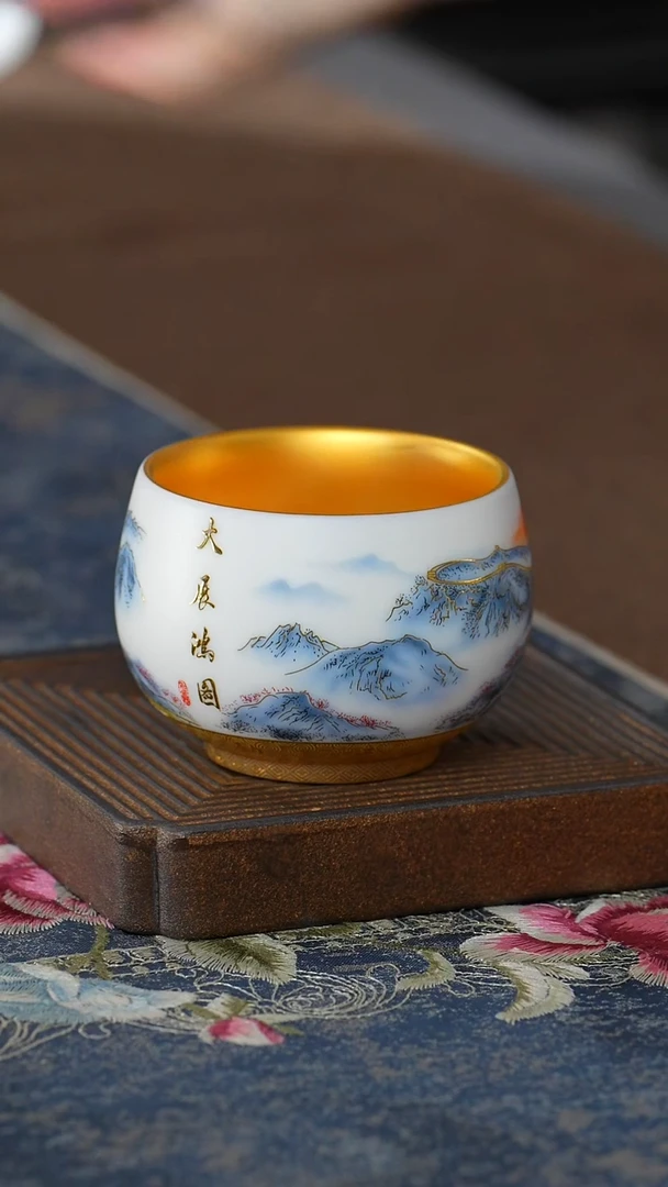 【蓝】【鎏金羊脂玉大展宏图杯（鹰）】