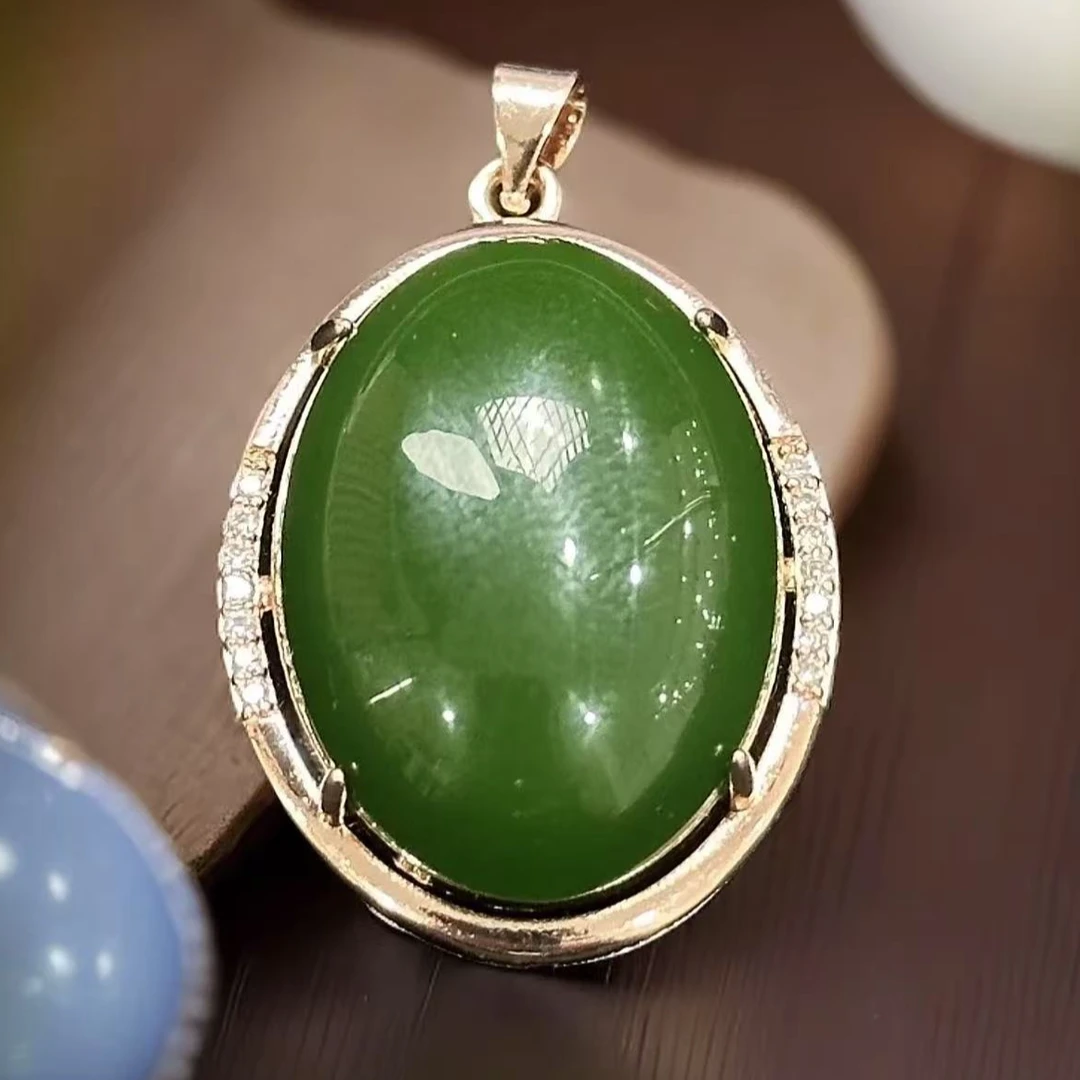 天然和田玉俄料碧玉菠菜绿蛋面吊坠  A0190