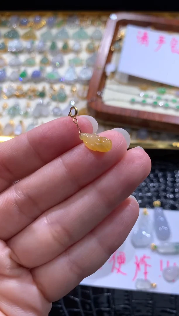 颈饰18K金镶嵌翡翠翡翠