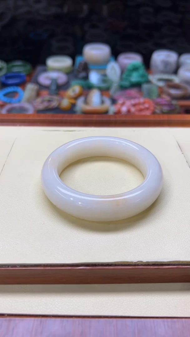 未镶嵌手镯石英质玉戬**然070