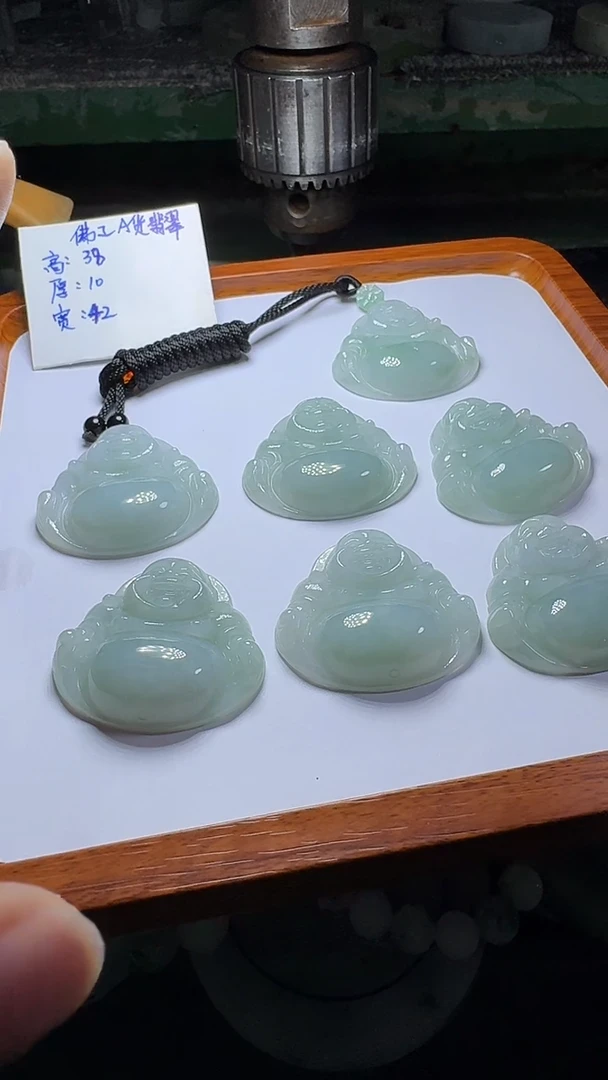 颈饰未镶嵌翡翠佛公多样性发一件