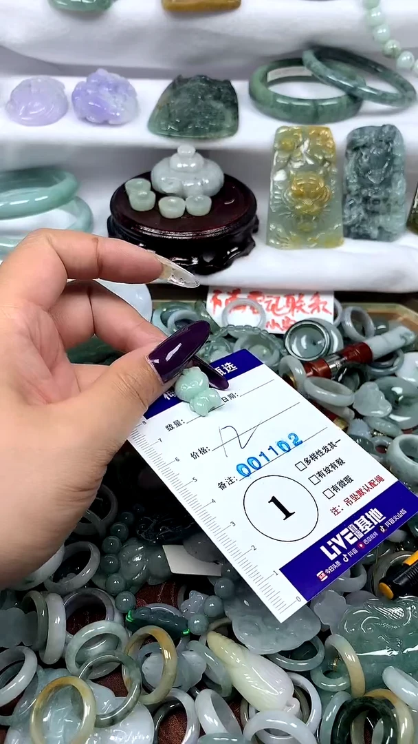 吊坠(不含链)未镶嵌翡翠1