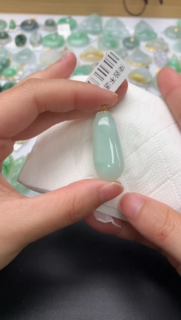 颈饰18K金镶嵌翡翠天然A货