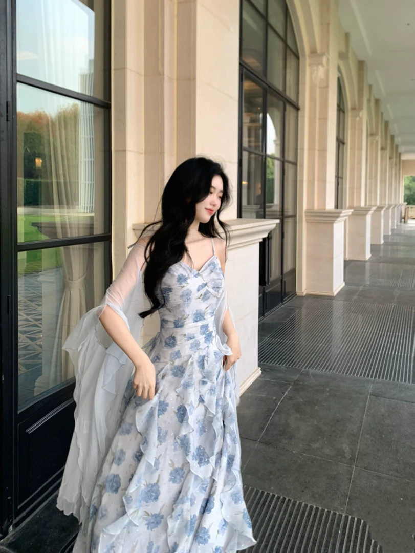 超仙V领浪漫荷叶边收腰清冷气质吊带度假连衣裙