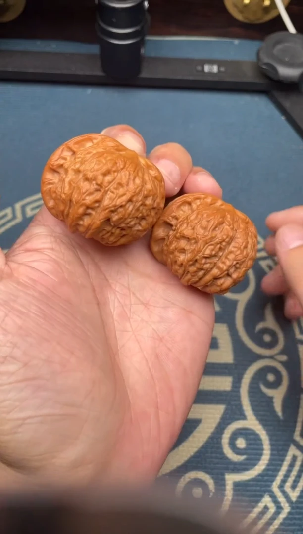 文玩核桃吊坠血麒麟42