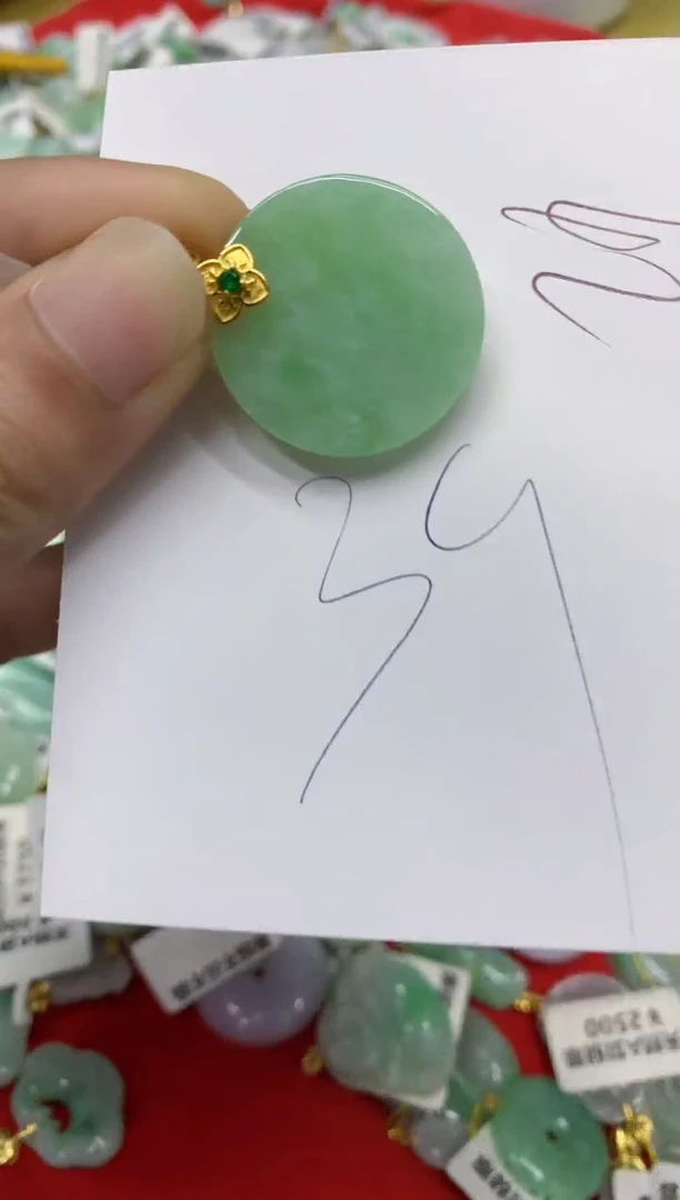 翡翠未镶嵌颈饰翡翠