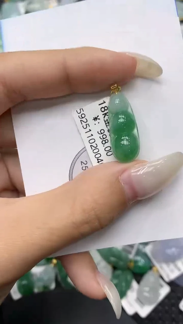 颈饰18K金镶嵌翡翠11111111111