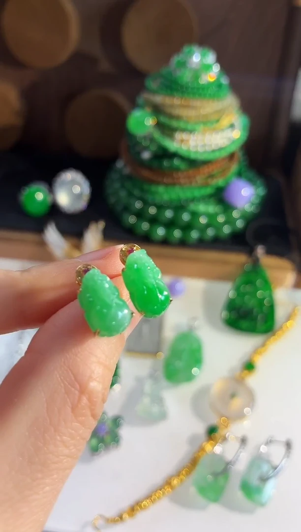 18K金镶嵌翡翠耳饰耳饰