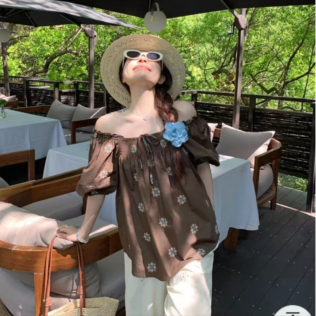 大码法式一字肩泡泡袖衬衫女夏季胖MM刺绣短袖设计感显瘦上衣1626