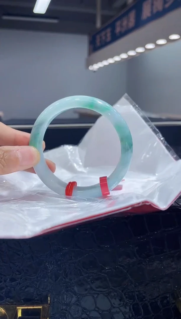 未镶嵌手镯翡翠8