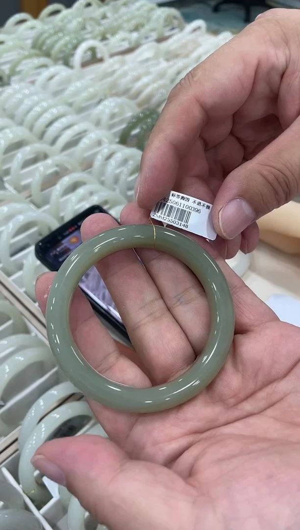 未镶嵌手镯和田玉56圈口 3148
