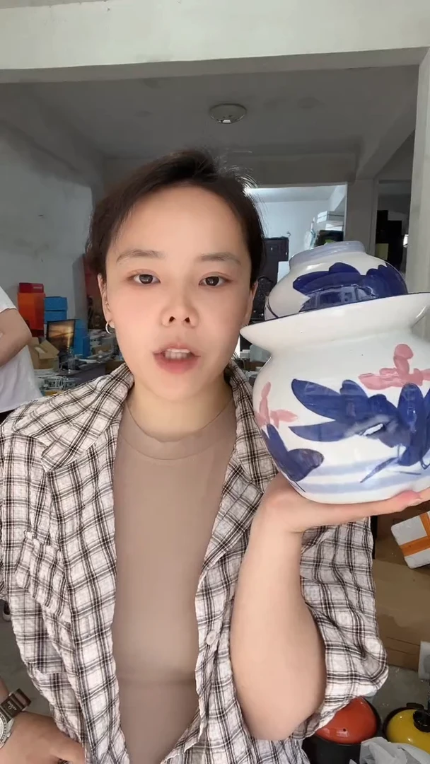 瓷片手绘的泡菜坛的东西