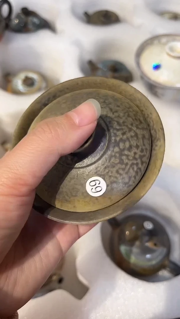 盖碗69号容量100-110ML陶泥 有点不合缝