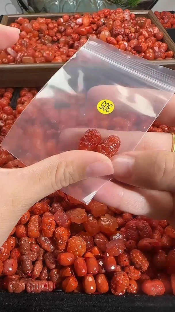 颈饰未镶嵌南红玛瑙1