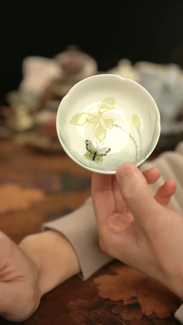 摩吉陶陶闪拍链接 绿色蝶恋花手绘杯