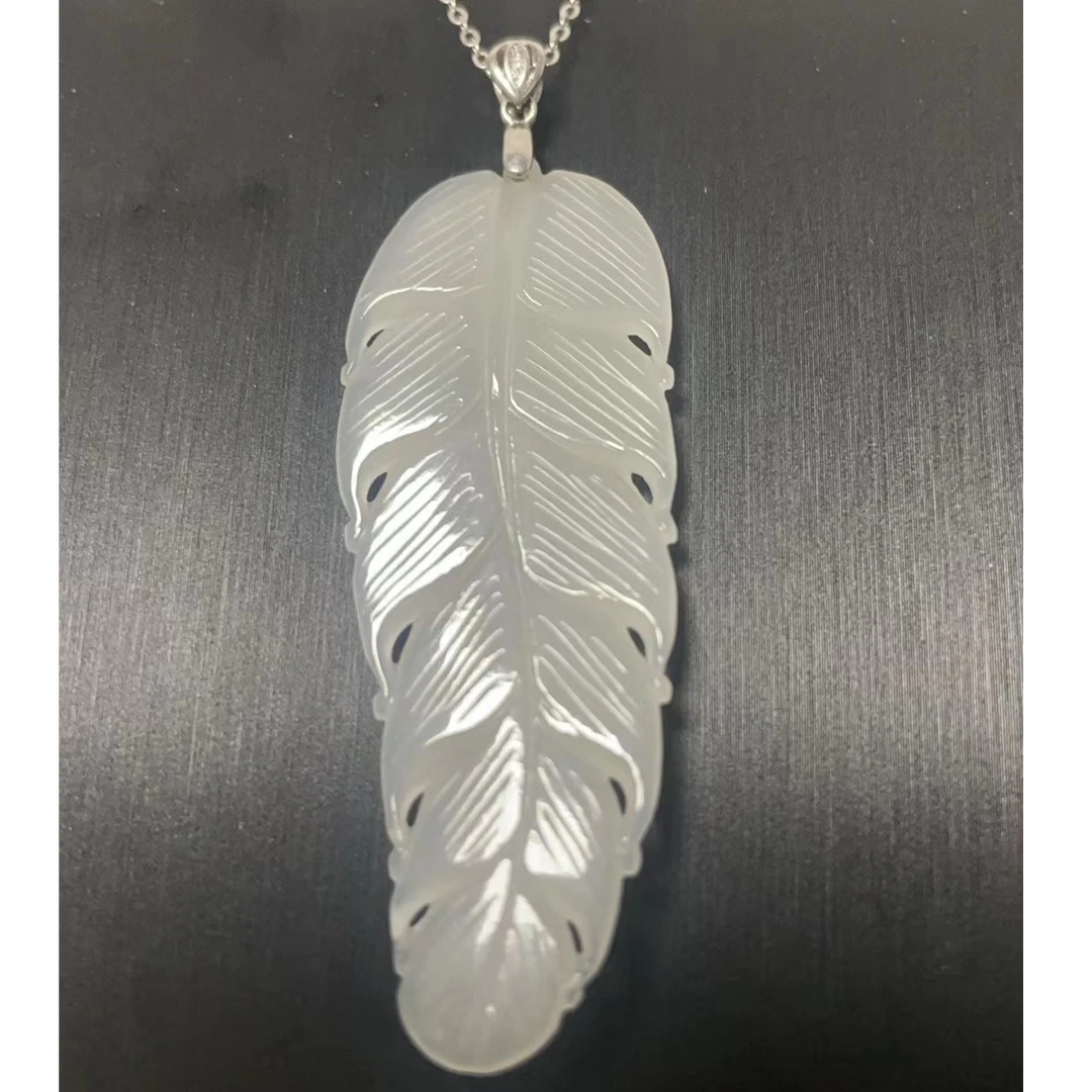 和田玉纯手工女款羽毛吊坠