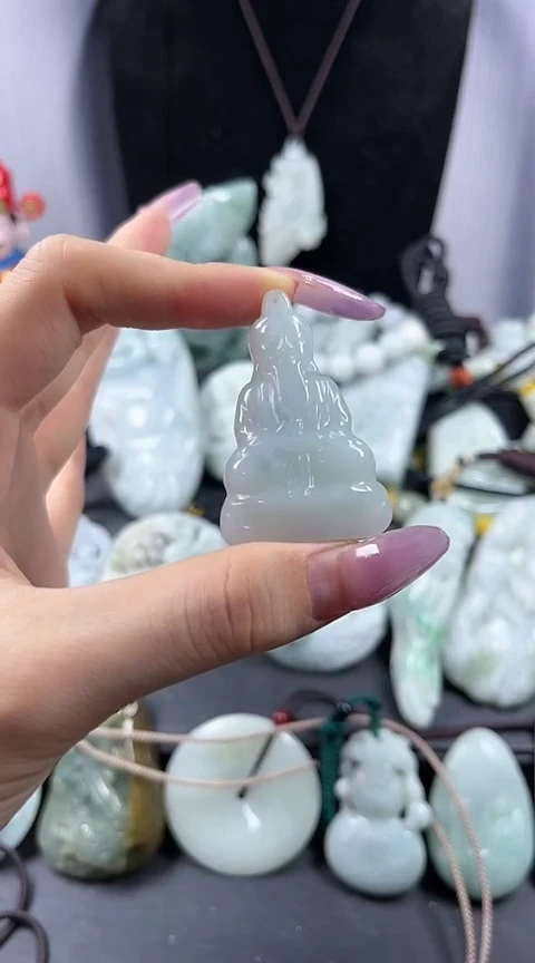 翡翠未镶嵌颈饰太上老君