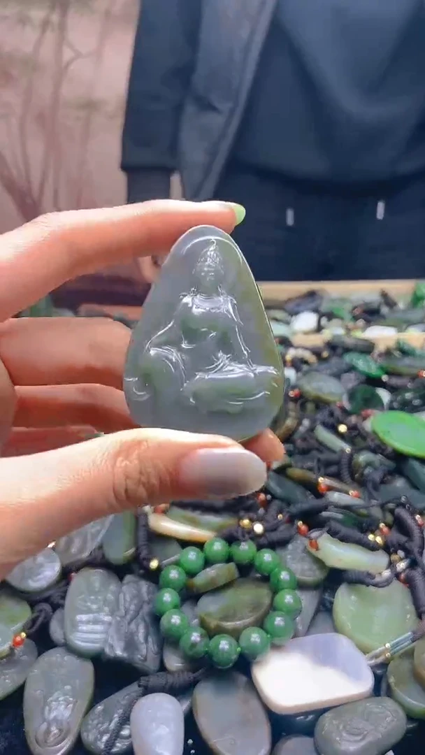 颈饰未镶嵌和田玉1
