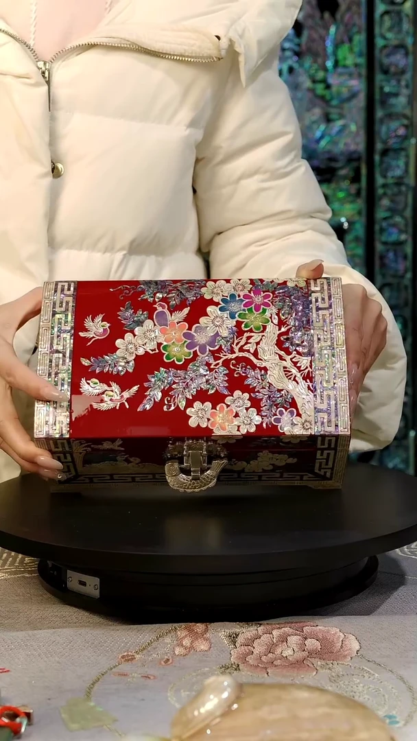 鱼锁满贝底·弘贝雅螺钿漆器文化馆