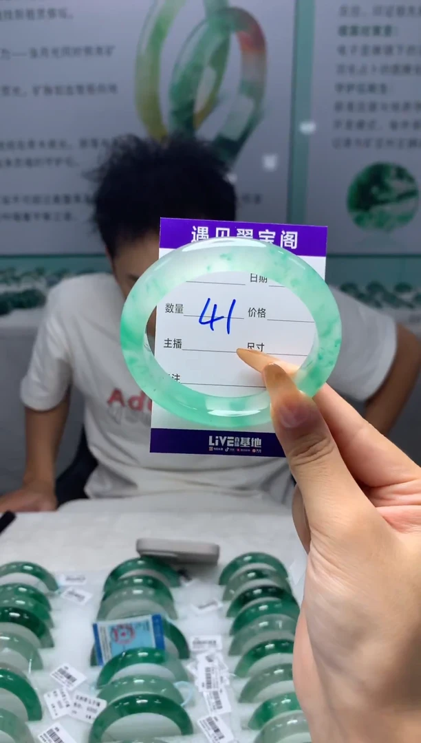 未镶嵌手镯石英质玉（非洲翠）非***飞58