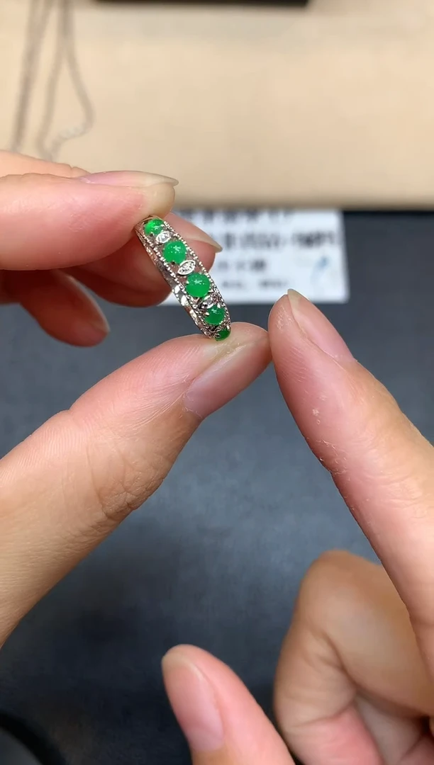 18K金镶嵌戒指翡翠蛋面【无服务费