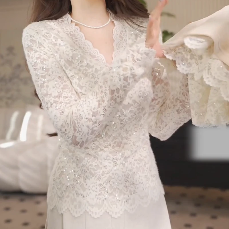 月光蕾丝秋冬蕾丝打底衫女V领气质显瘦上衣蕾丝衫LK2508849