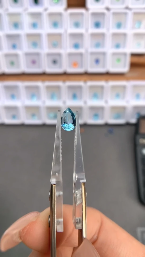 未镶嵌裸石定制海蓝宝石0.95ct 超圣 02053