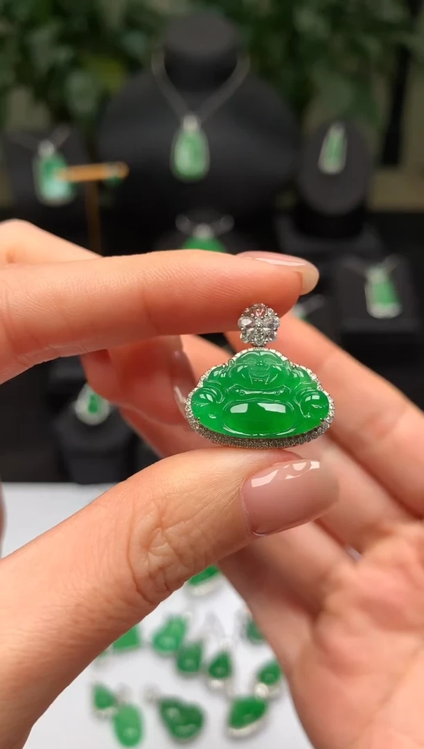 颈饰18K金镶嵌翡翠佛公