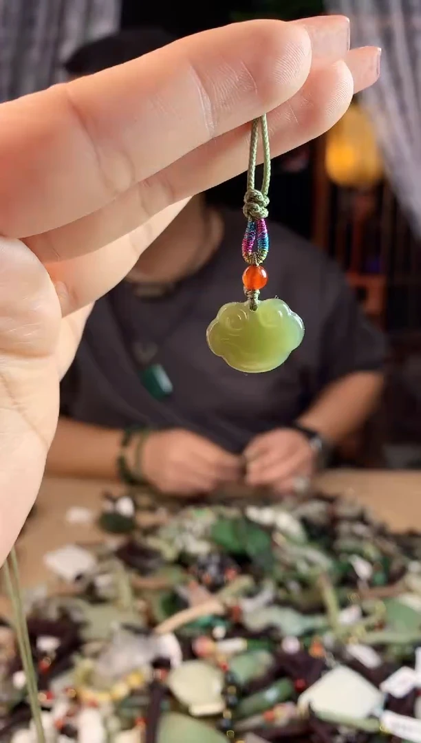 【闪购商品】和田玉挂件未镶嵌多样性发一