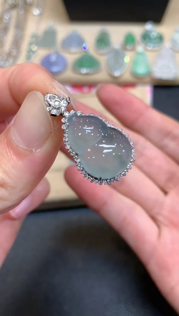 【闪购商品】翡翠颈饰18K金镶嵌葫芦【无服务费】