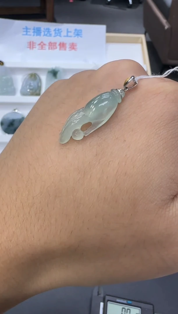 颈饰18K金镶嵌翡翠天然翡翠A货孤品一件