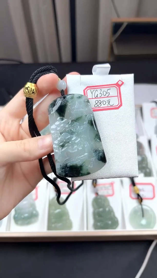 翡翠未镶嵌颈饰YG305大山水牌