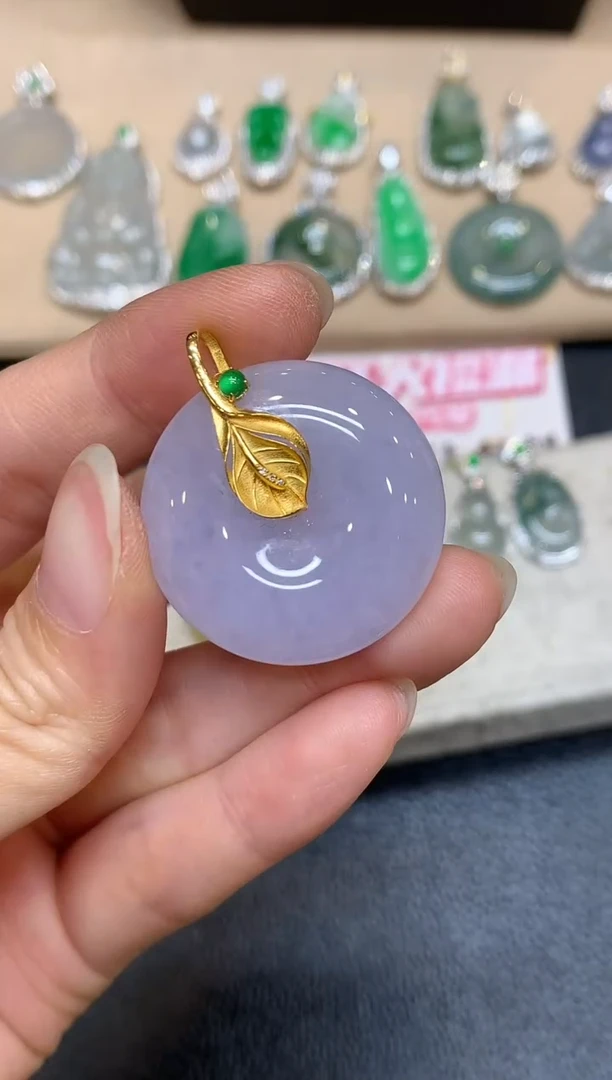 颈饰18K金镶嵌翡翠平安扣【无服务费