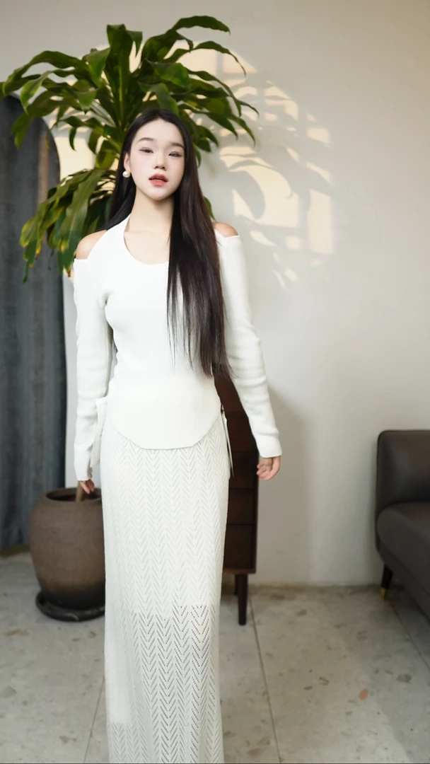 白色挂脖长袖小上衣 均码