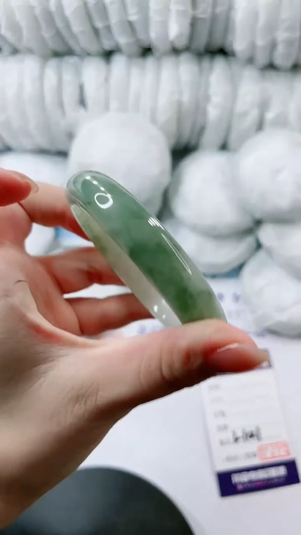 【闪购商品】石英质玉手镯未镶嵌多样性发货L191