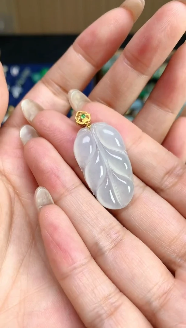 颈饰18K金镶嵌翡翠2025120101