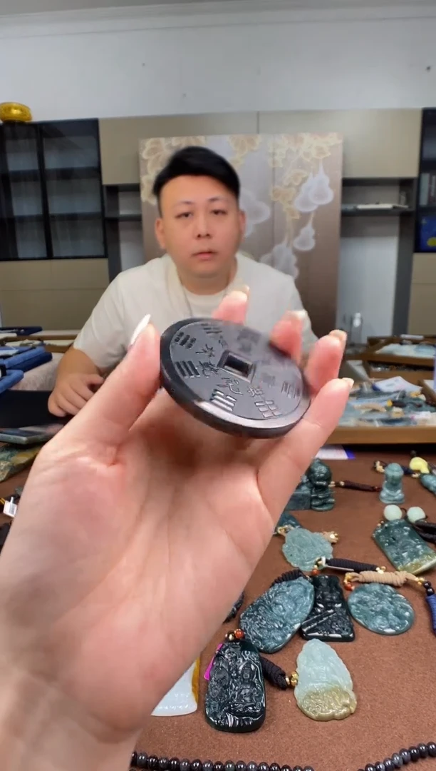 颈饰未镶嵌翡翠 多样性发其一