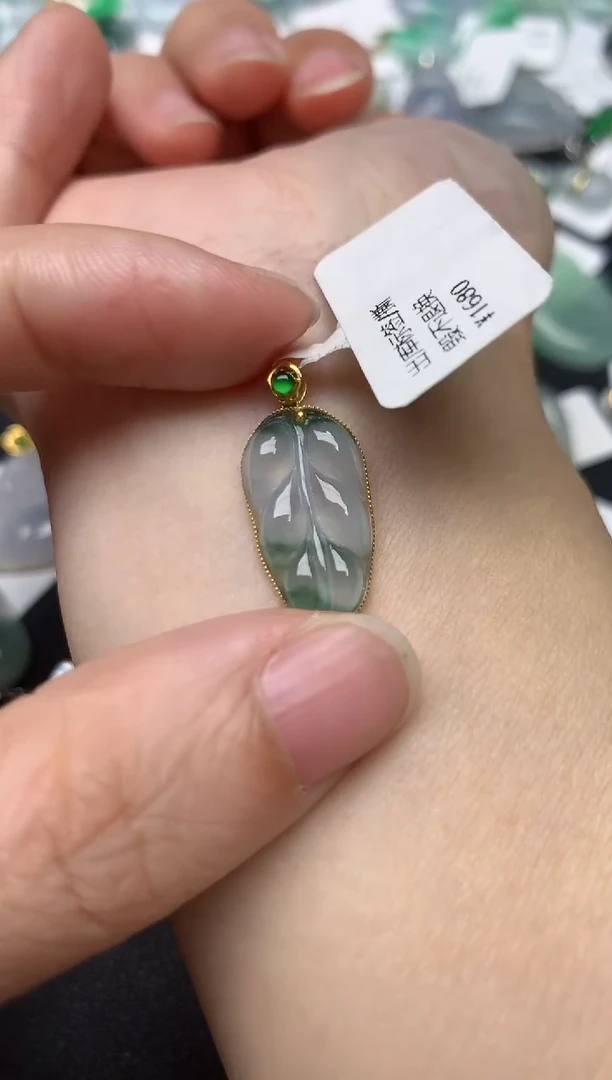 颈饰18K金镶嵌翡翠天然缅甸A货翡翠