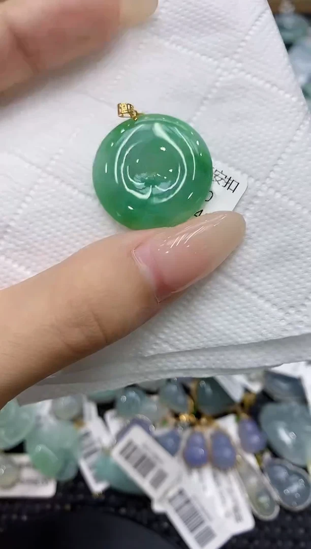 翡翠18K金镶嵌颈饰111111111111