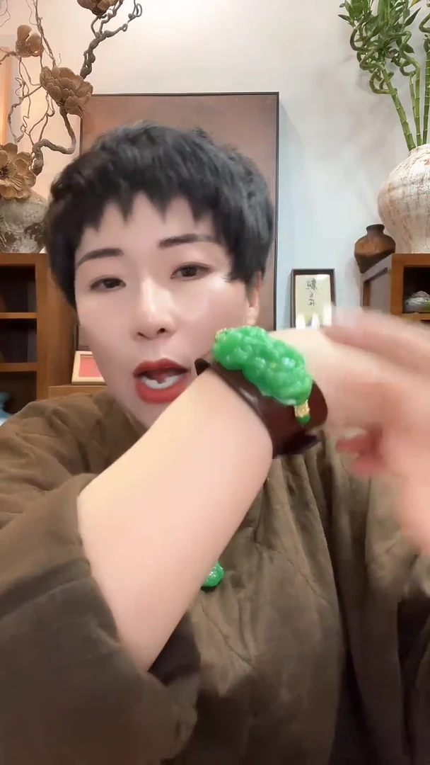 吊坠(赠链)未镶嵌翡翠684