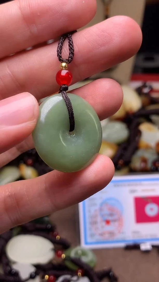 颈饰未镶嵌和田玉新疆料青海料清水和田玉吊坠