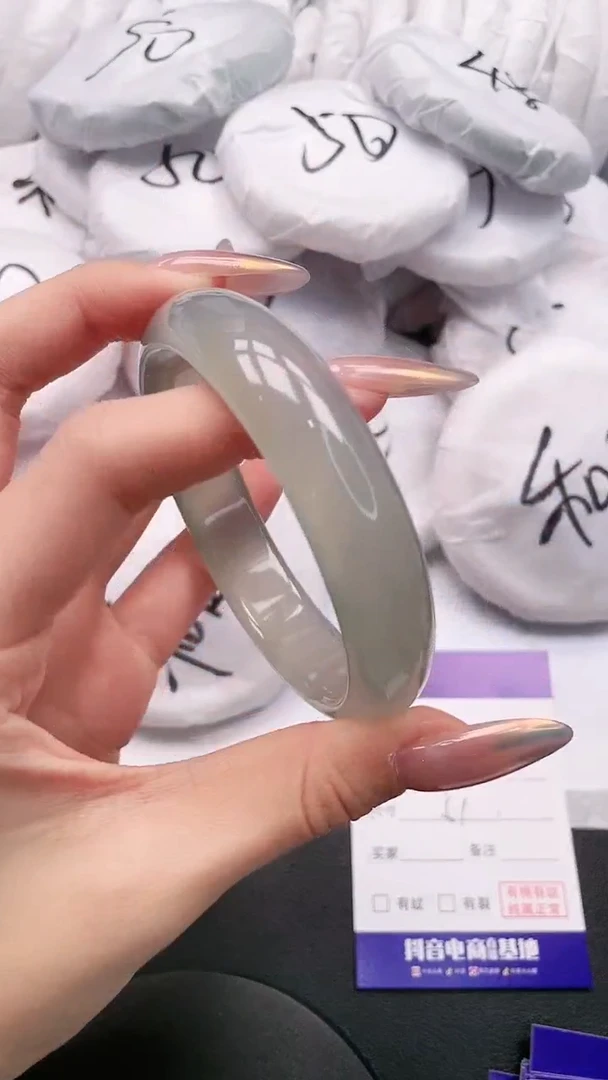 【闪购商品】石英质玉手镯未镶嵌13K57-61