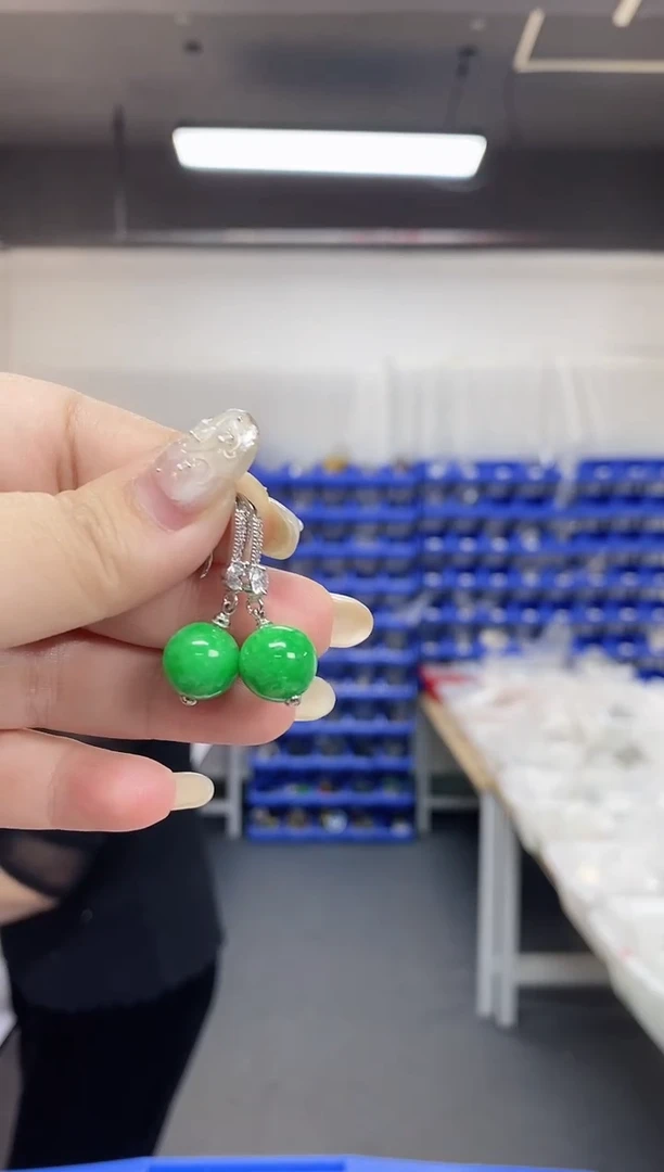 【闪购商品】翡翠耳饰未镶嵌多样性发其一颜色微差