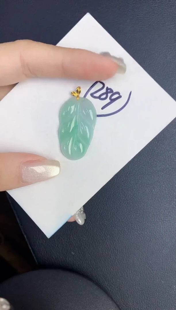 翡翠18K金镶嵌颈饰缅甸天然翡翠A货