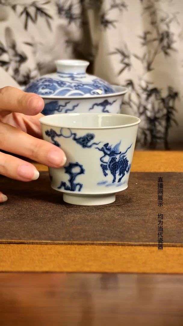 樂之斋青花麒麟马蹄杯