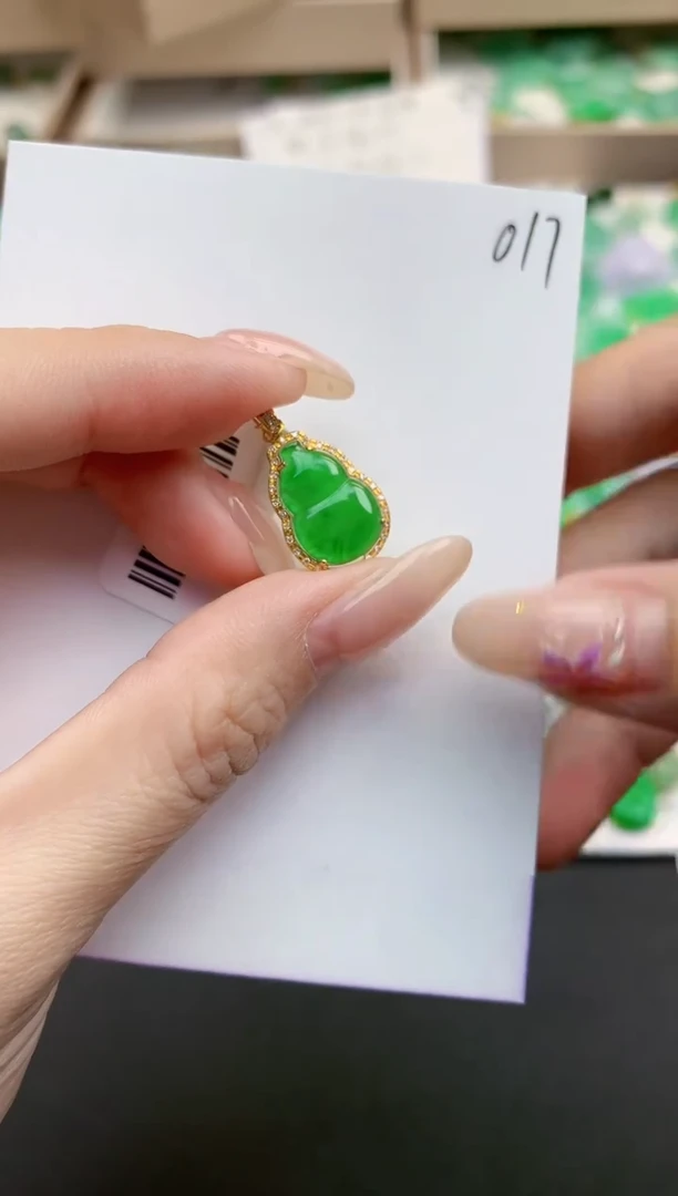 颈饰18K金镶嵌翡翠天然缅甸A货翡翠