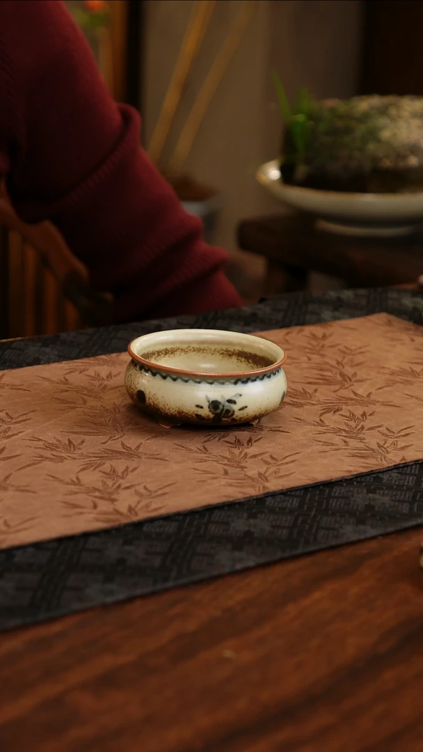 【闪购商品】杯子茗片集花卉三足香炉