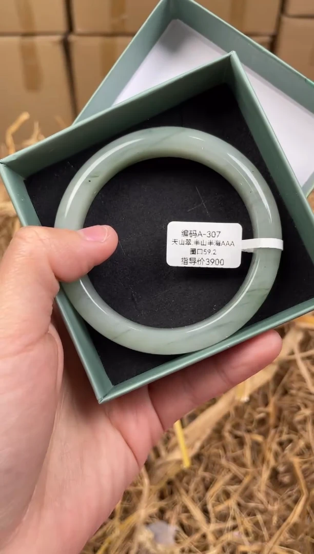 未镶嵌手镯石英质玉A307