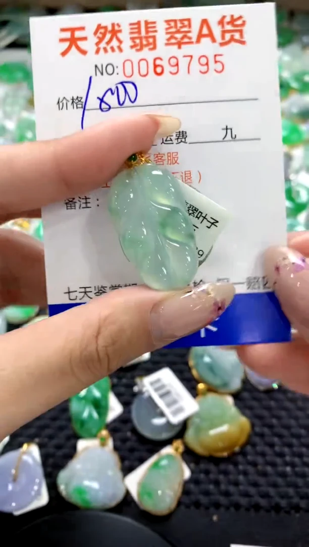 翡翠18K金镶嵌颈饰1111111111111111